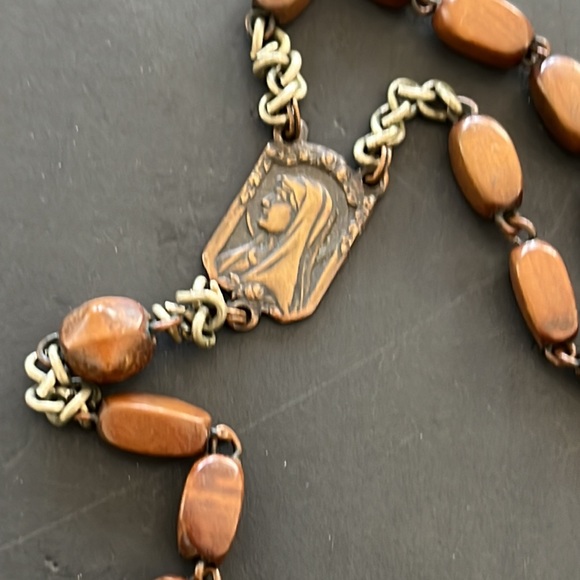 FRANCE ROSARY WOOD NECKLACE - Picture 3 of 6